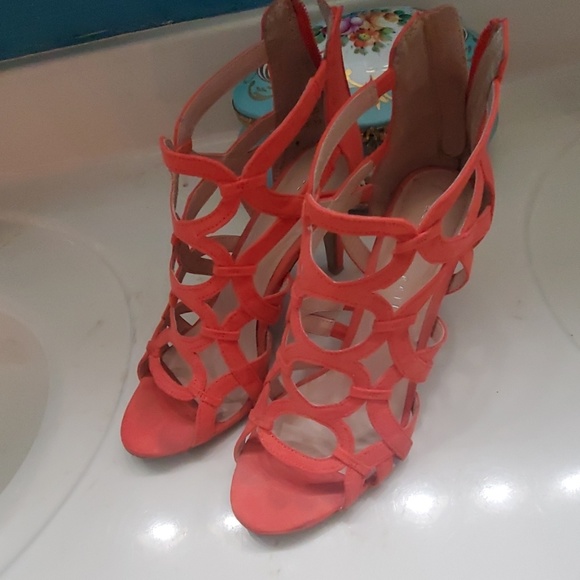 Shoes - Picture 4 of 4